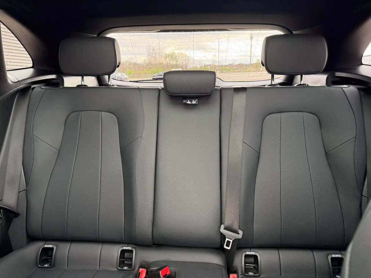Mercedes-Benz GLA снимка Mercedes-Benz GLA