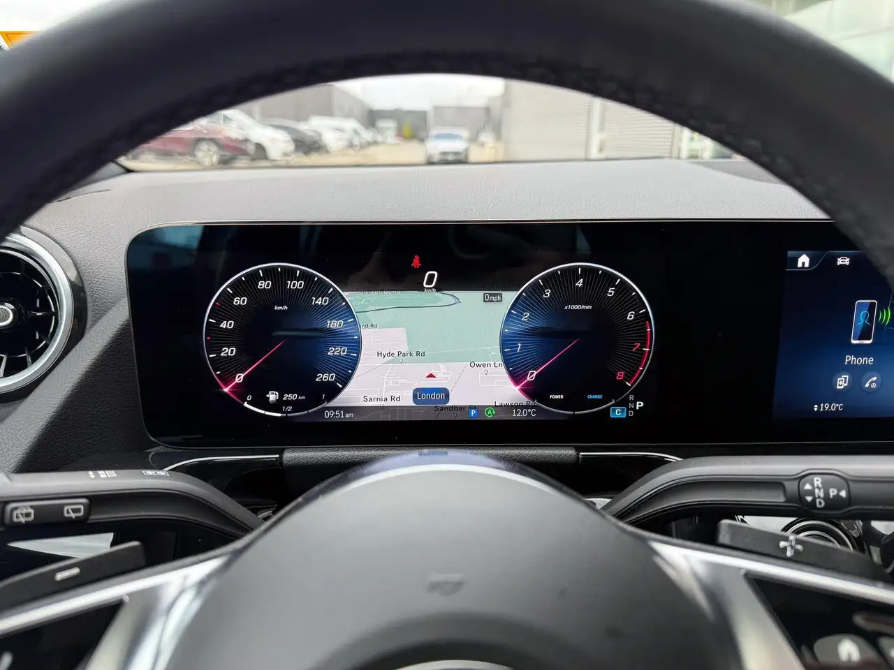 Mercedes-Benz GLA снимка Mercedes-Benz GLA