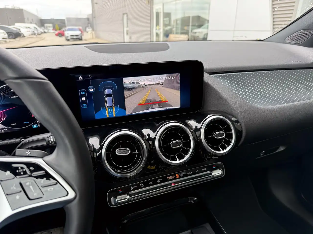 Mercedes-Benz GLA снимка Mercedes-Benz GLA