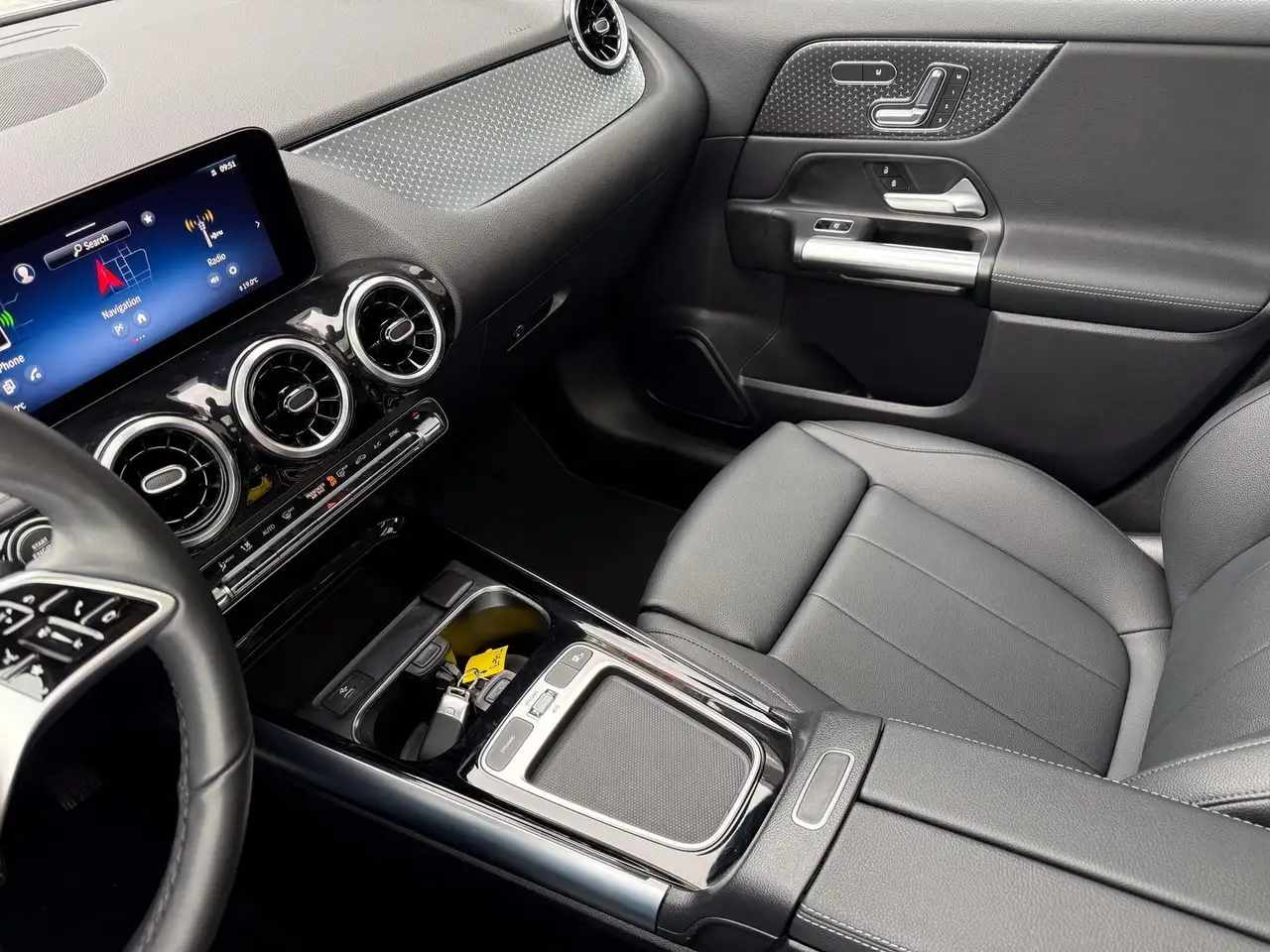 Mercedes-Benz GLA снимка Mercedes-Benz GLA