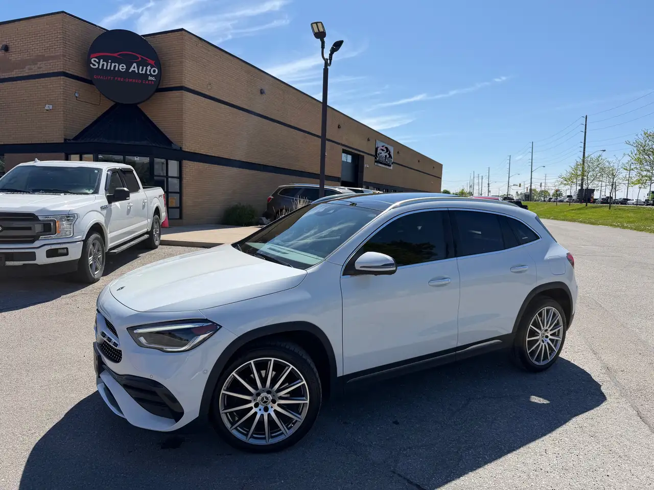 Mercedes-Benz GLA снимка Mercedes-Benz GLA