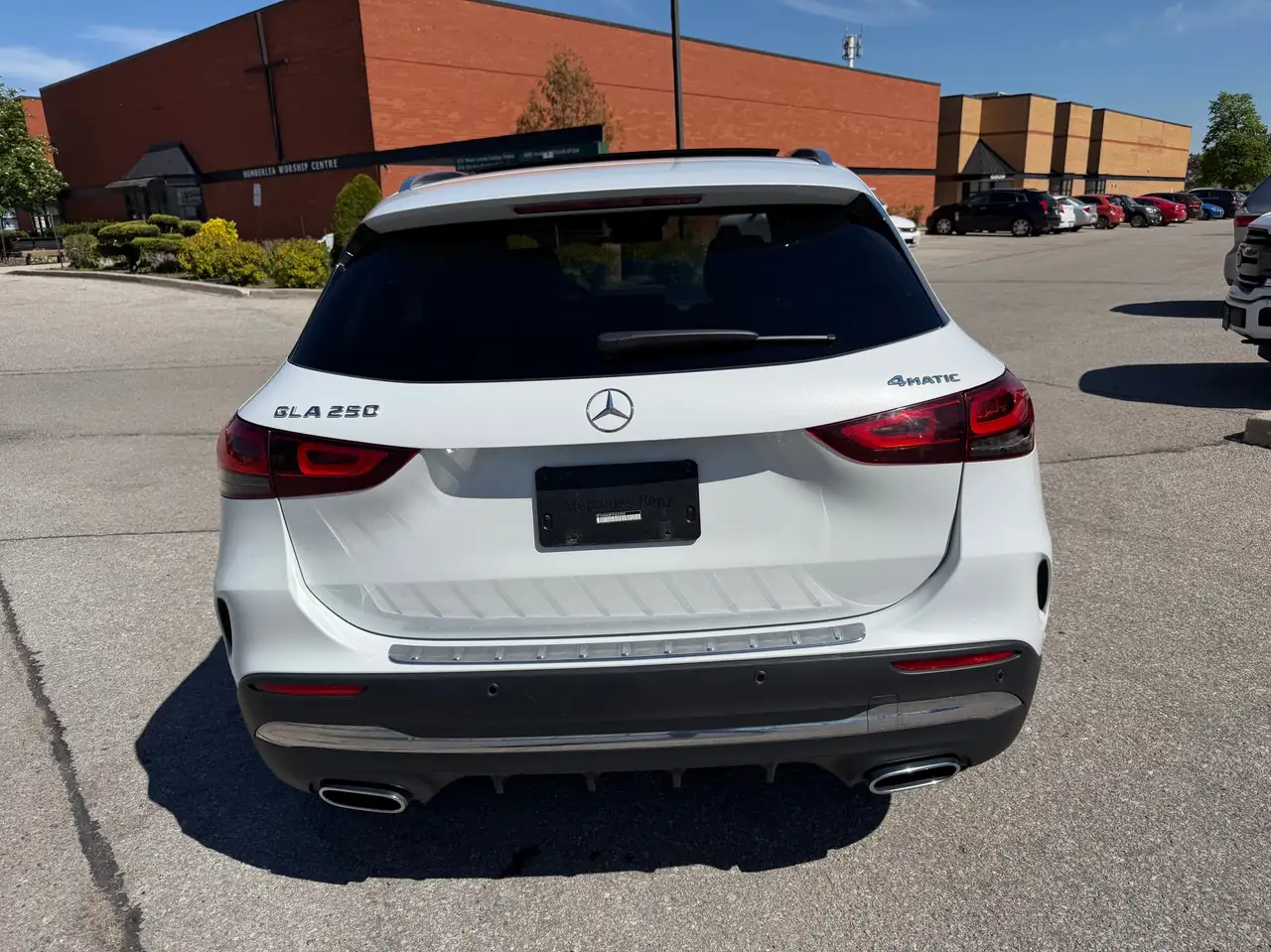 Mercedes-Benz GLA снимка Mercedes-Benz GLA