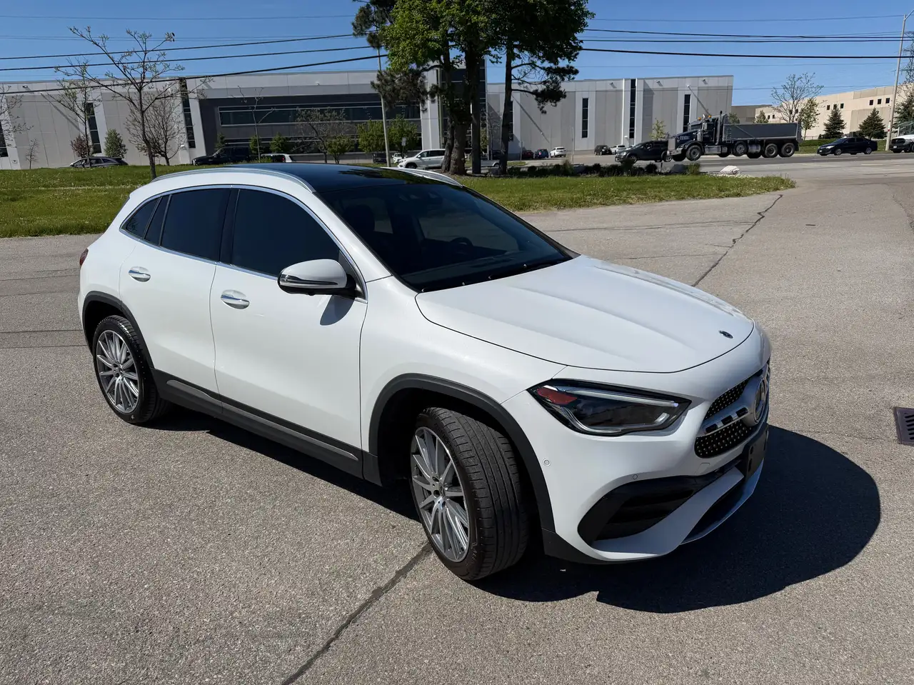 Mercedes-Benz GLA снимка Mercedes-Benz GLA