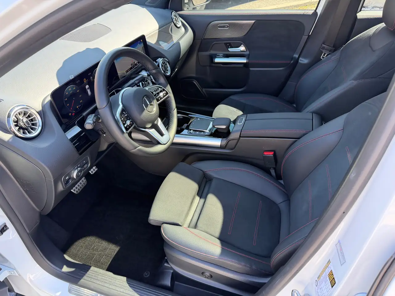 Mercedes-Benz GLA снимка Mercedes-Benz GLA
