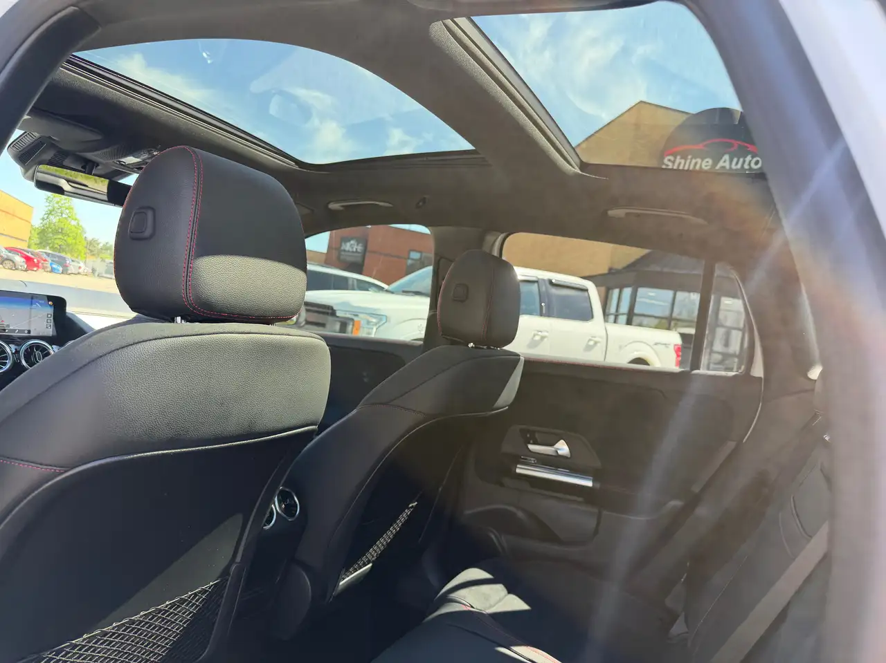Mercedes-Benz GLA снимка Mercedes-Benz GLA