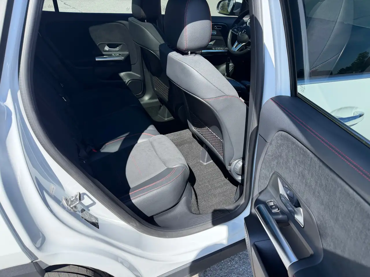 Mercedes-Benz GLA снимка Mercedes-Benz GLA