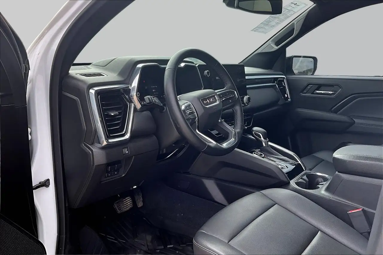 GMC Canyon photo GMC Canyon