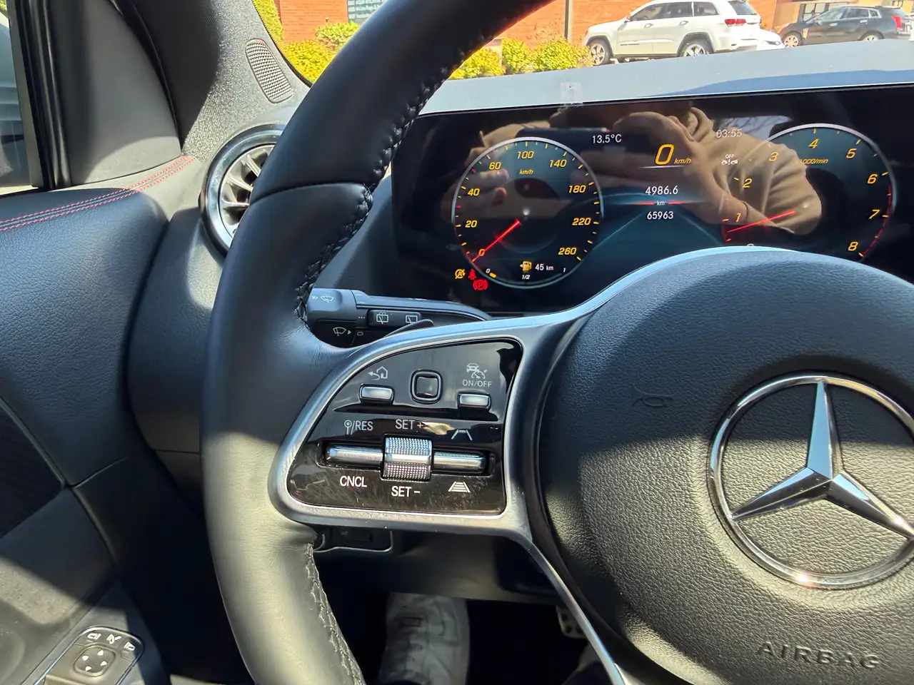 Mercedes-Benz GLA снимка Mercedes-Benz GLA