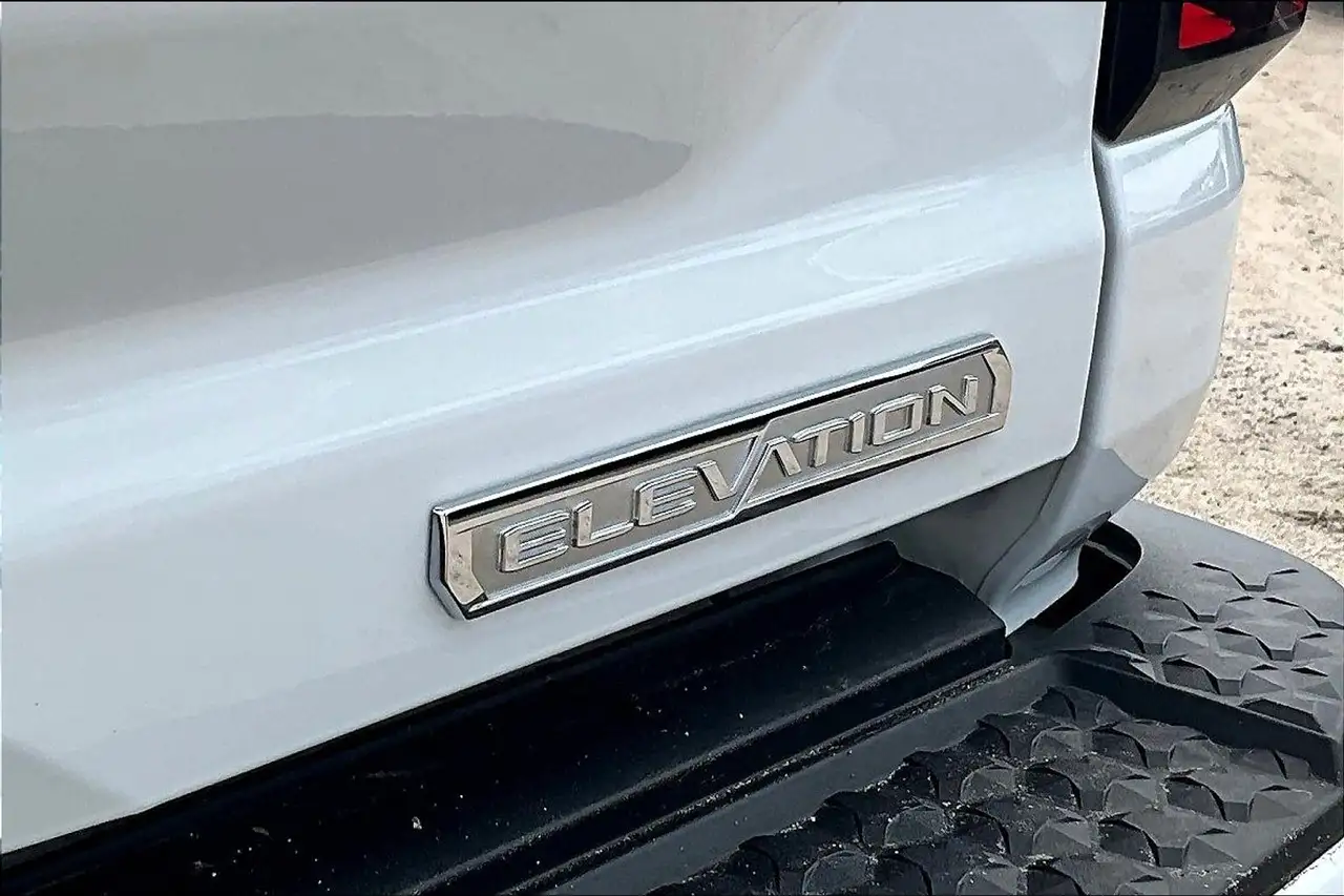 GMC Canyon photo GMC Canyon