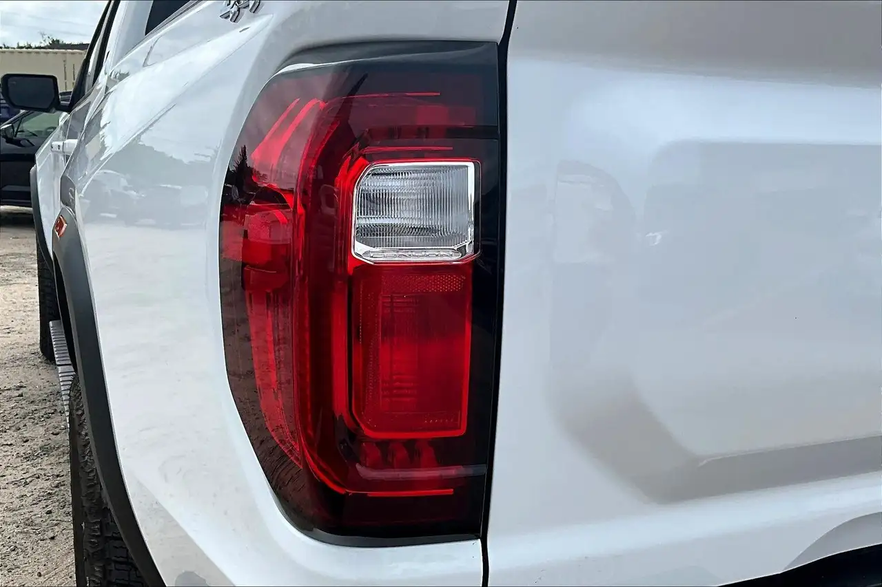 GMC Canyon photo GMC Canyon