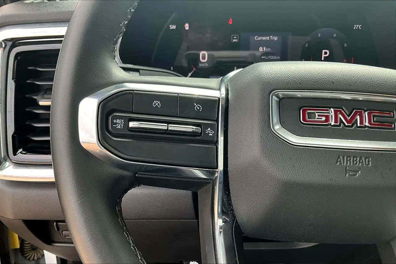 GMC Canyon photo GMC Canyon