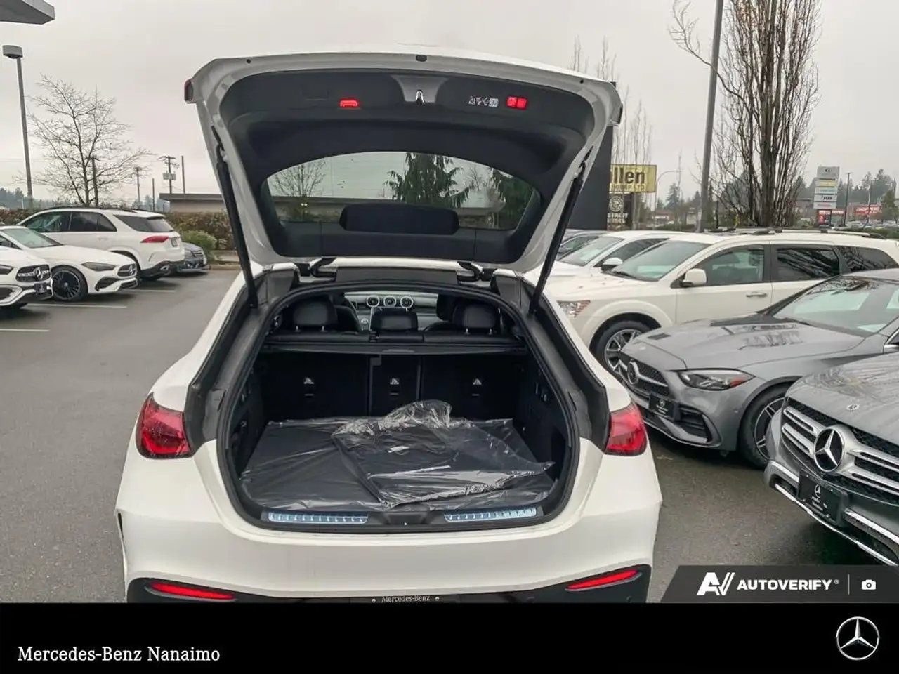 Mercedes-Benz GLC снимка Mercedes-Benz GLC