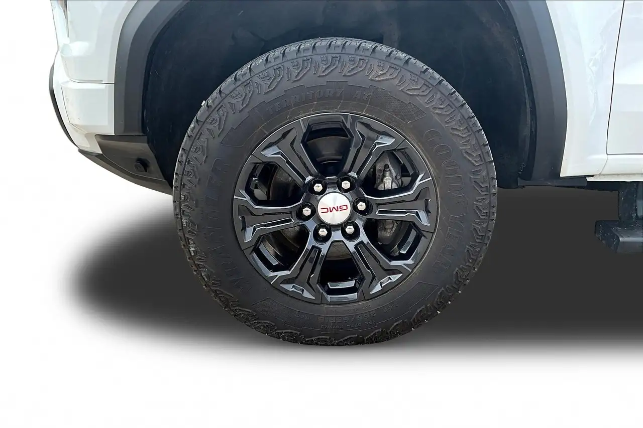GMC Canyon photo GMC Canyon