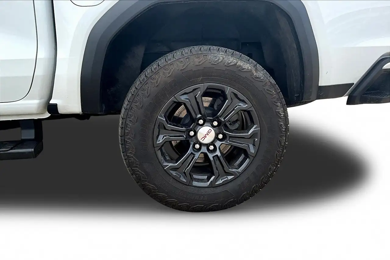 GMC Canyon photo GMC Canyon