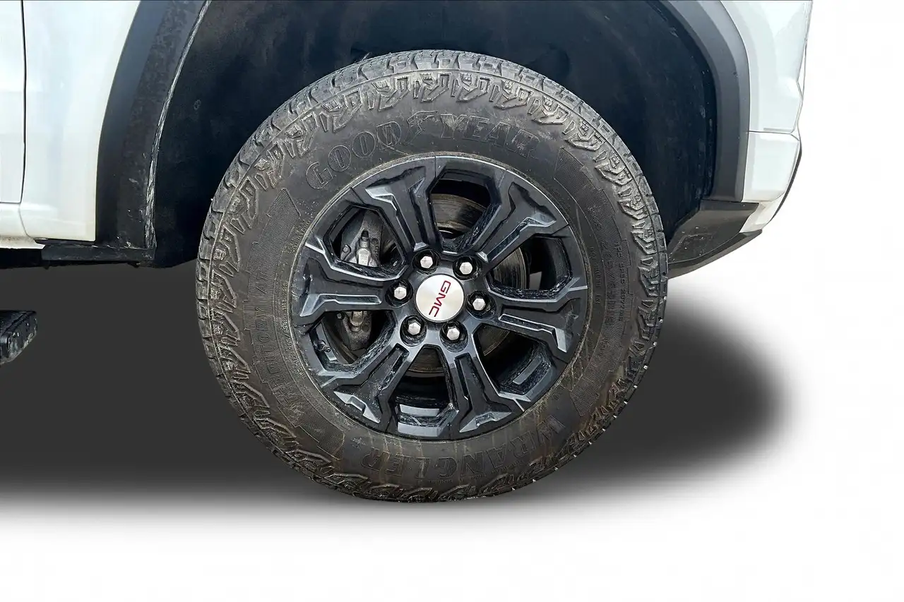 GMC Canyon photo GMC Canyon