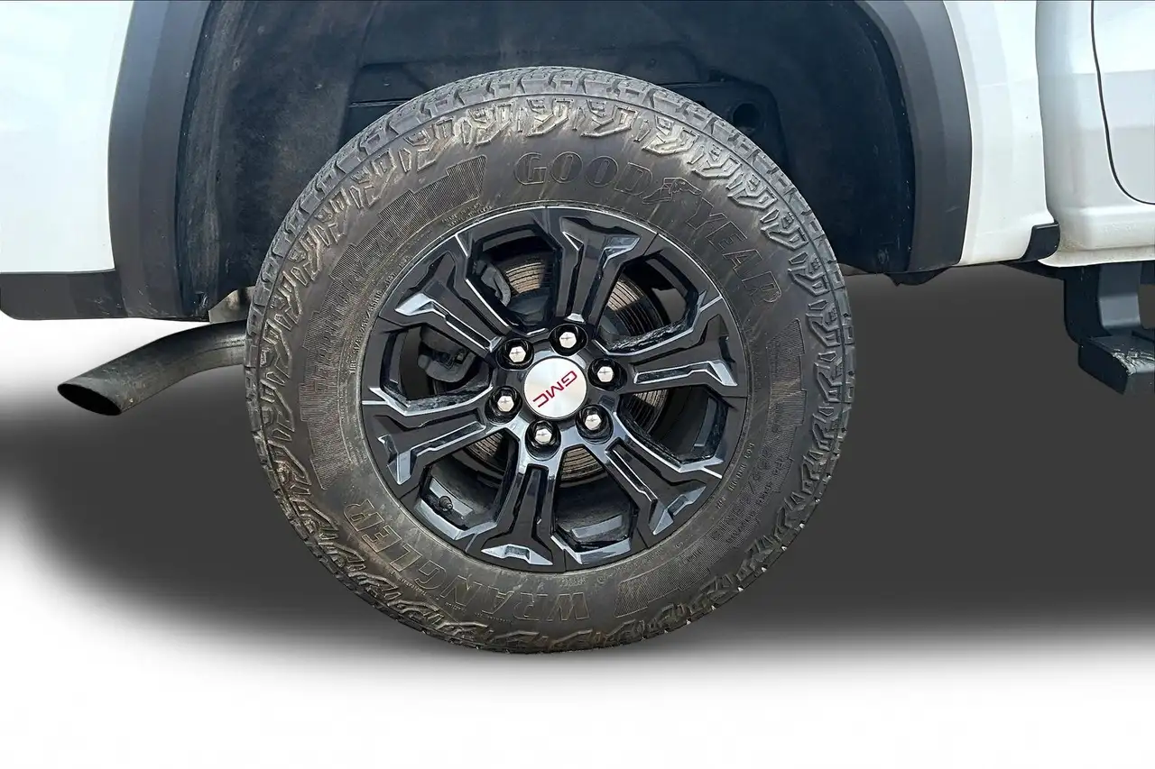 GMC Canyon photo GMC Canyon
