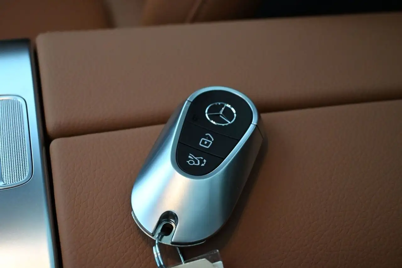 Mercedes-Benz GLC снимка Mercedes-Benz GLC