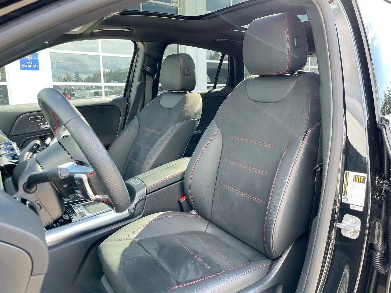 Mercedes-Benz GLA снимка Mercedes-Benz GLA