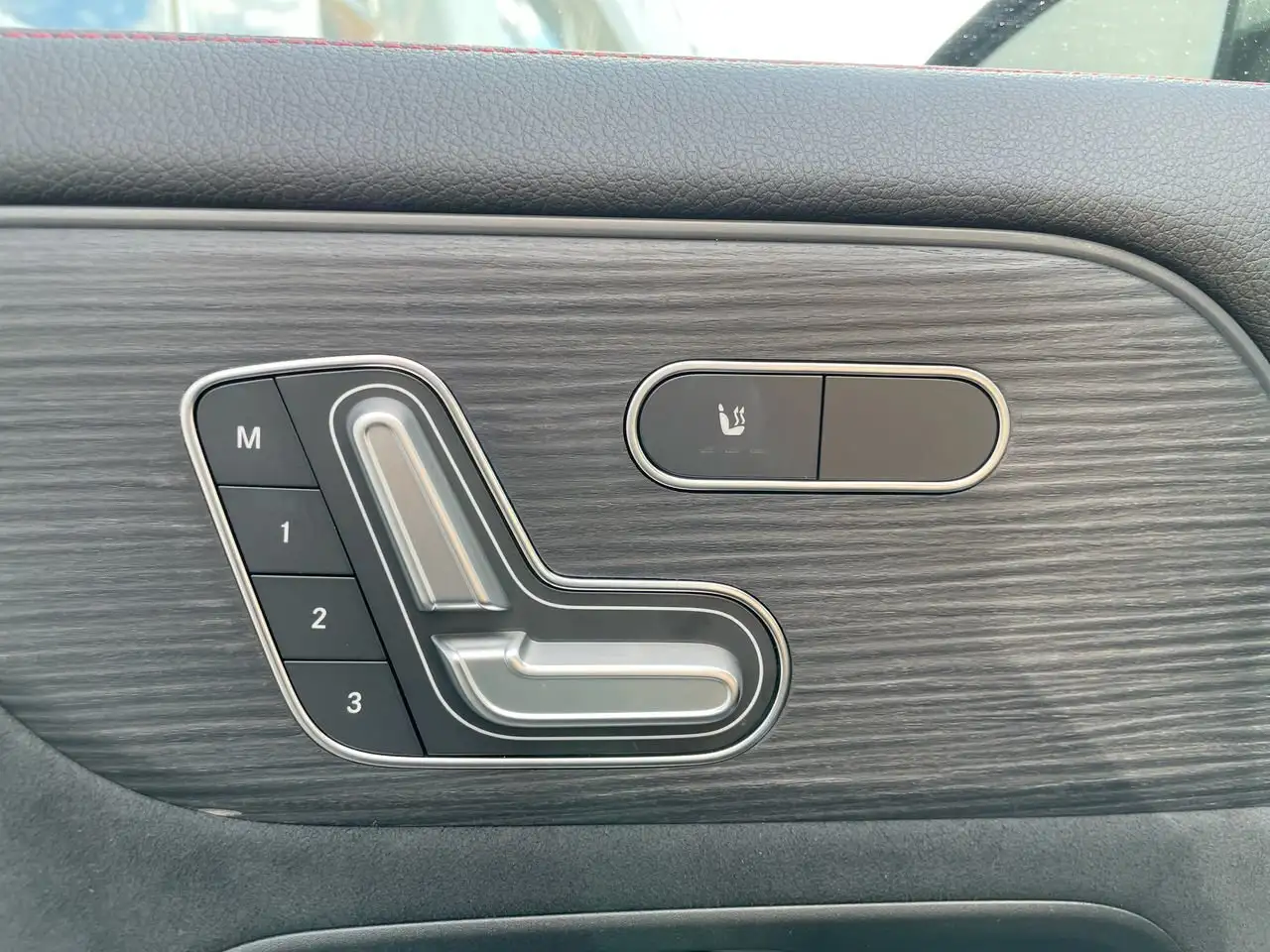 Mercedes-Benz GLA снимка Mercedes-Benz GLA