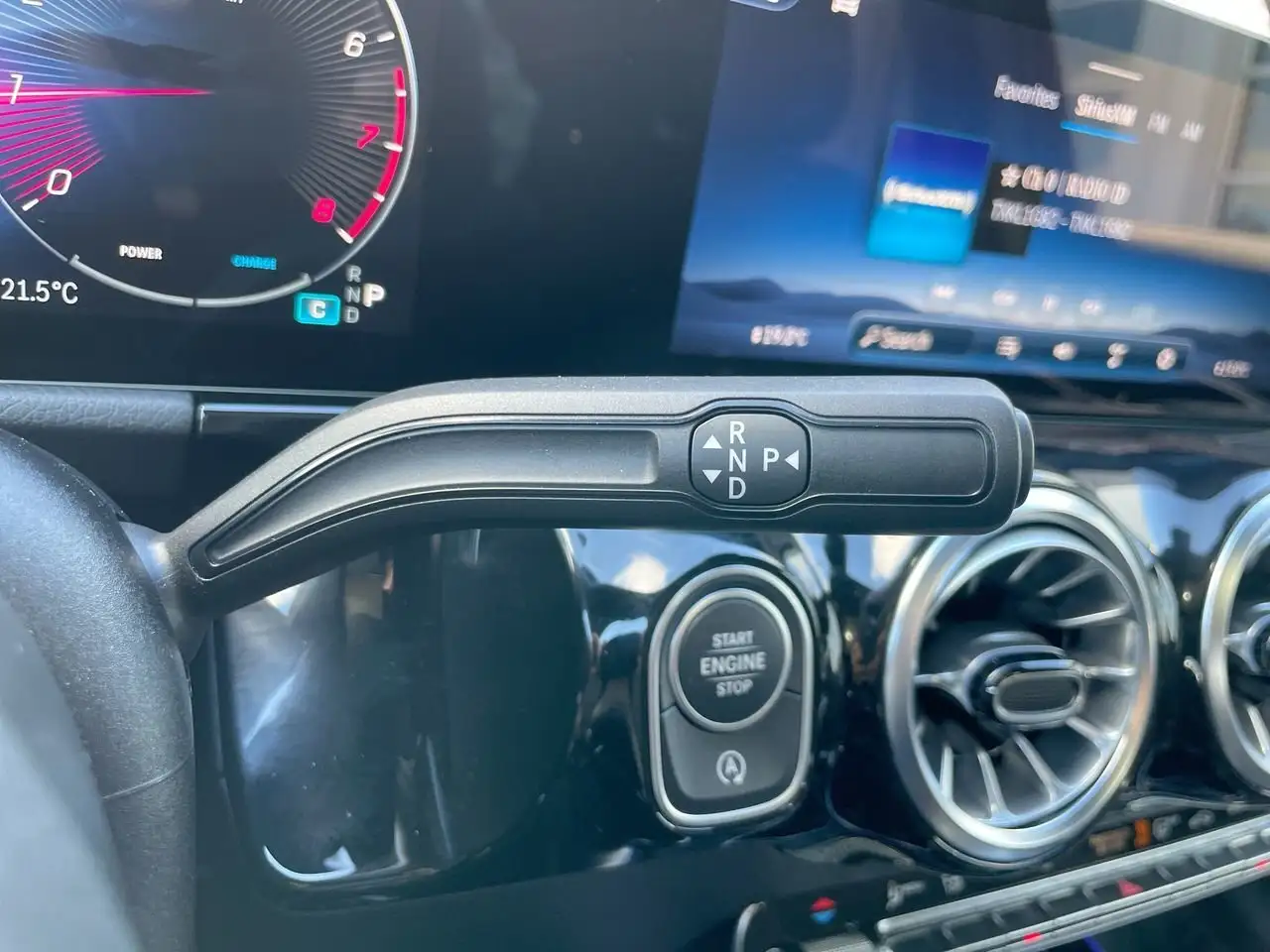 Mercedes-Benz GLA снимка Mercedes-Benz GLA