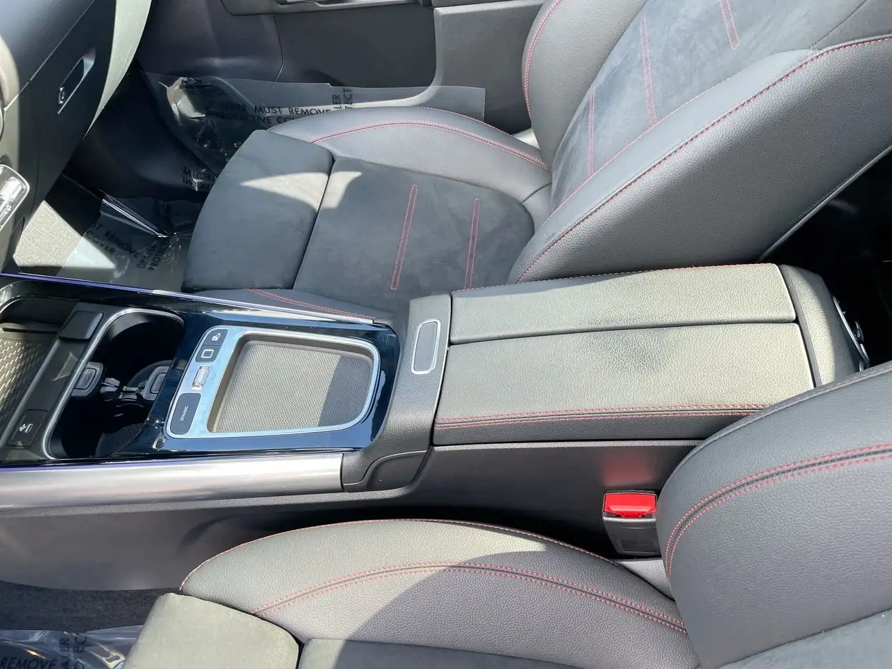 Mercedes-Benz GLA снимка Mercedes-Benz GLA