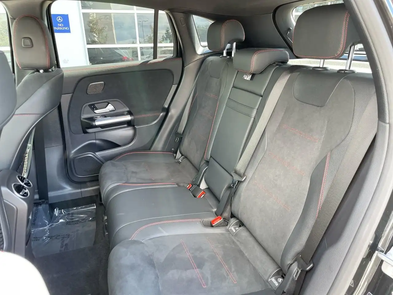 Mercedes-Benz GLA снимка Mercedes-Benz GLA
