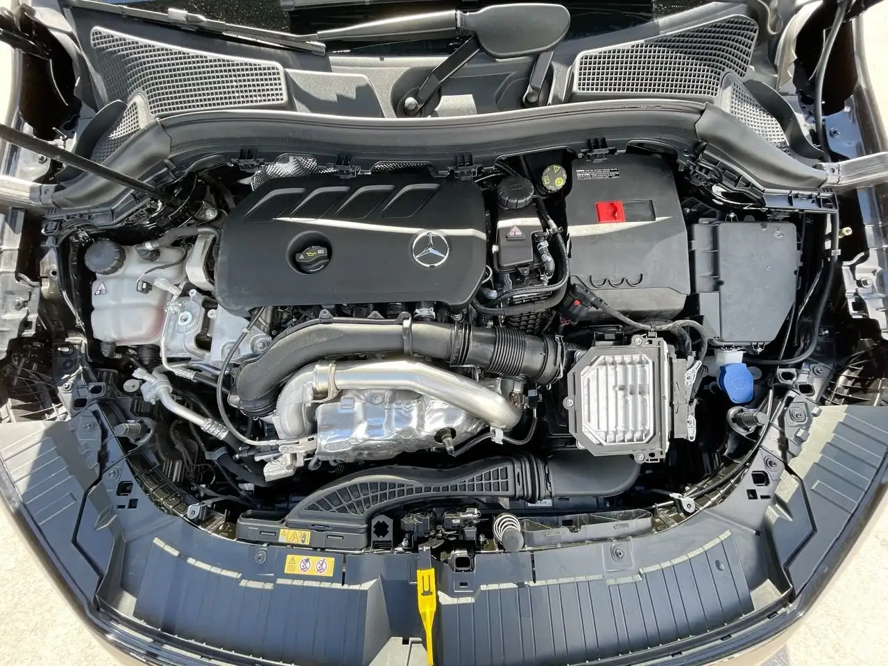 Mercedes-Benz GLA снимка Mercedes-Benz GLA