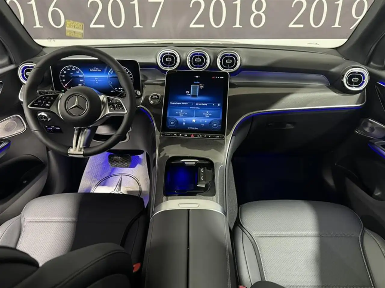 Mercedes-Benz GLC снимка Mercedes-Benz GLC