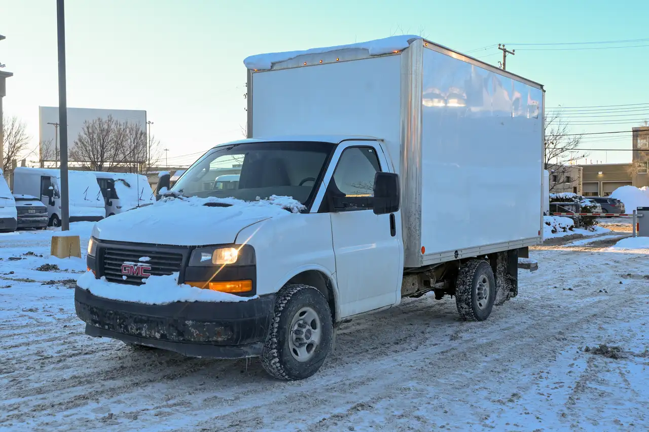 GMC Savana снимка GMC Savana