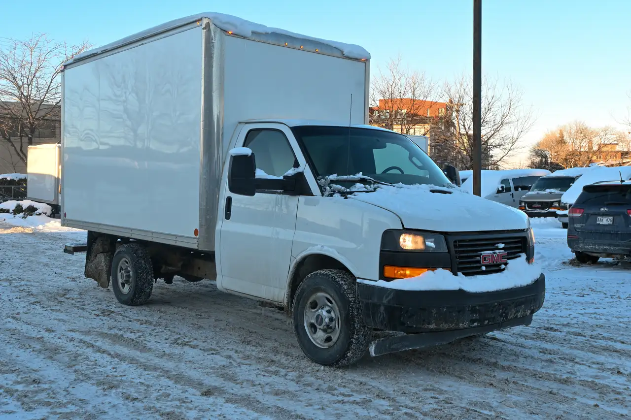 GMC Savana снимка GMC Savana