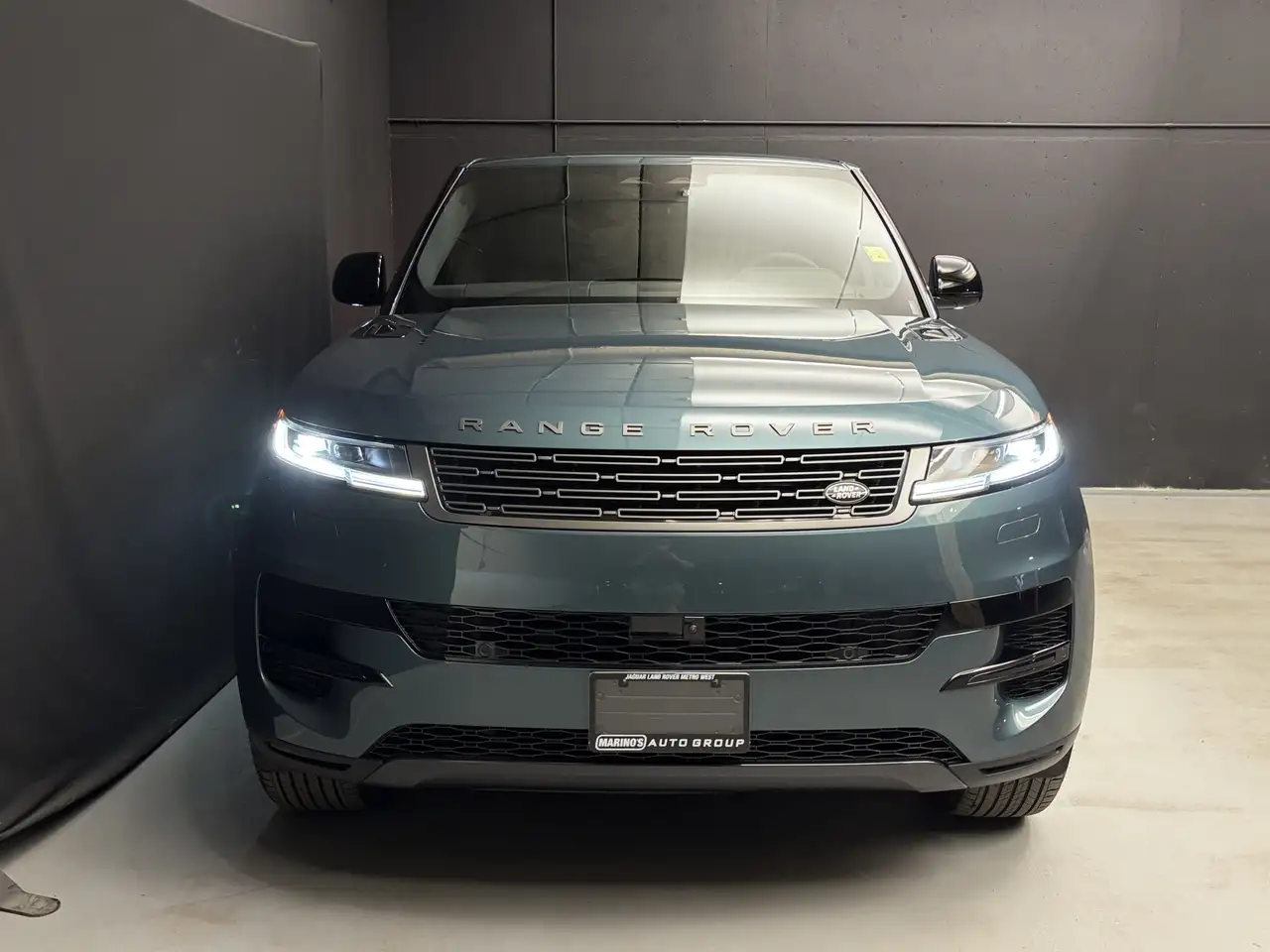 Land Rover Range Rover Sport снимка Land Rover Range Rover Sport