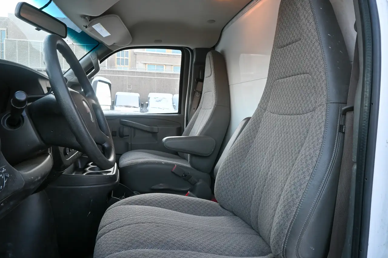 GMC Savana снимка GMC Savana