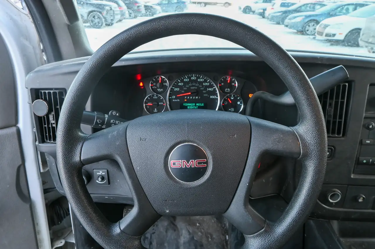 GMC Savana снимка GMC Savana