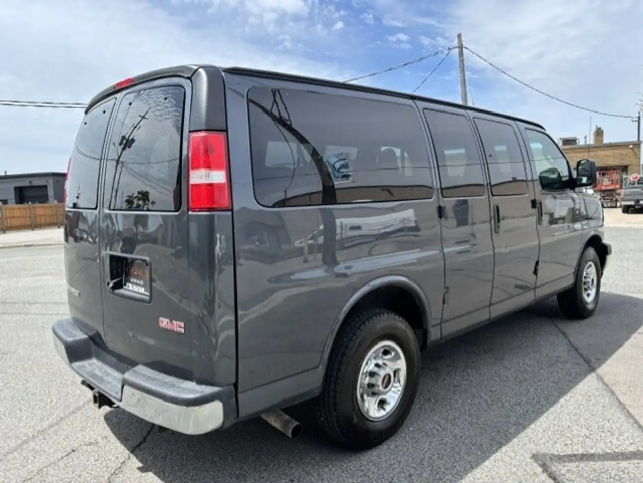 GMC Savana снимка GMC Savana