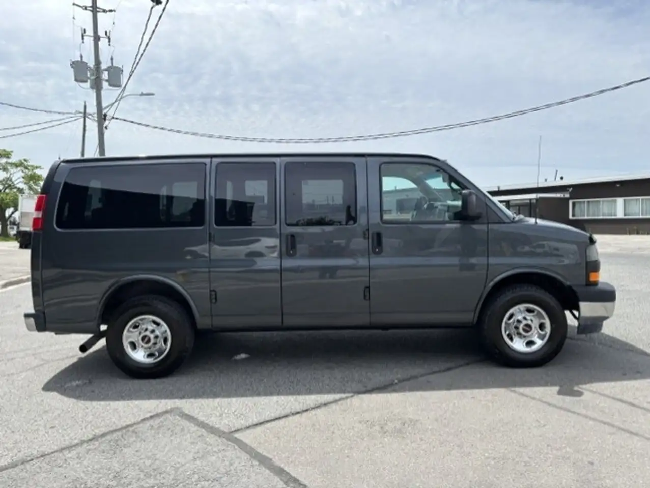 GMC Savana снимка GMC Savana