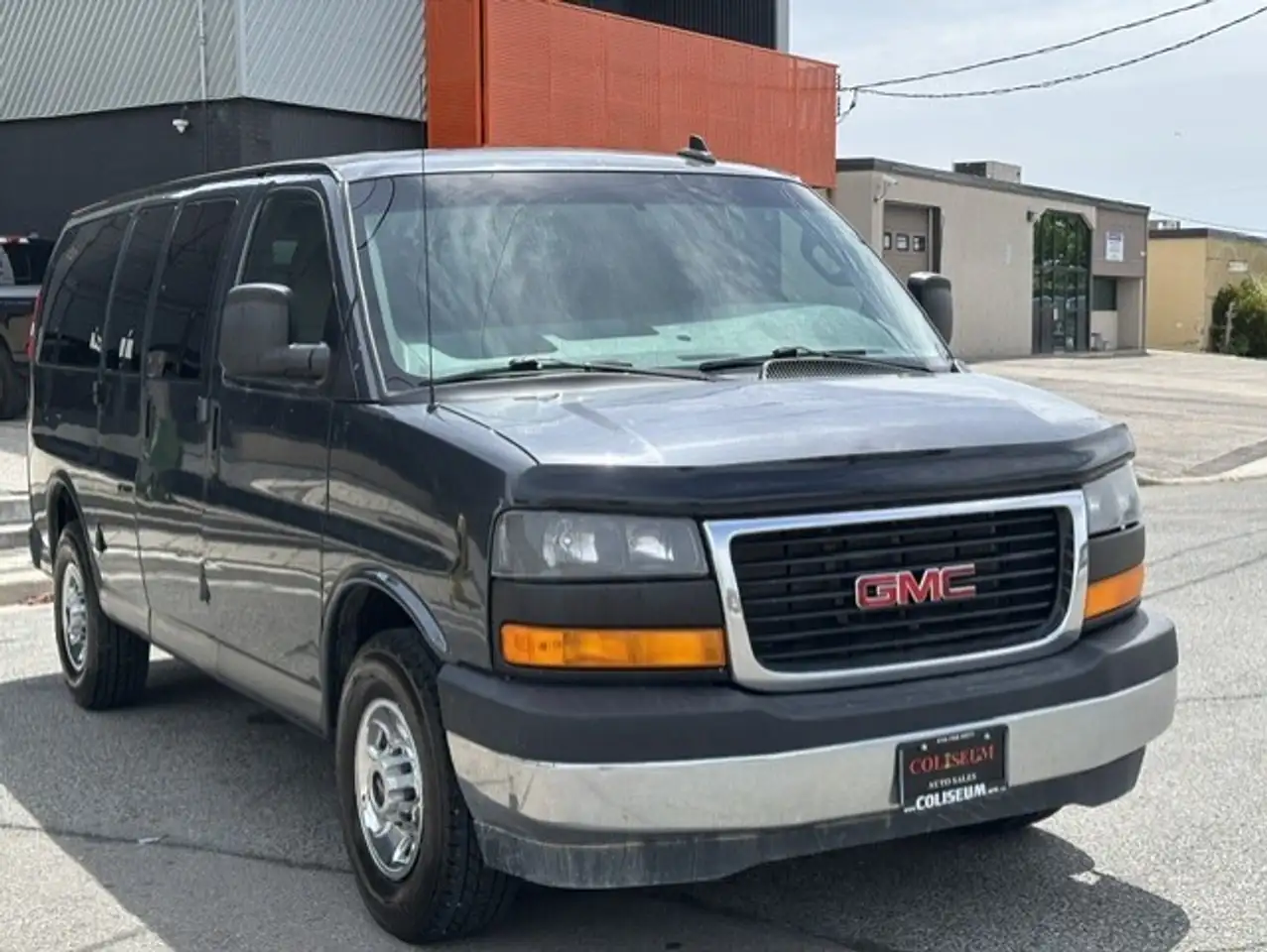 GMC Savana снимка GMC Savana
