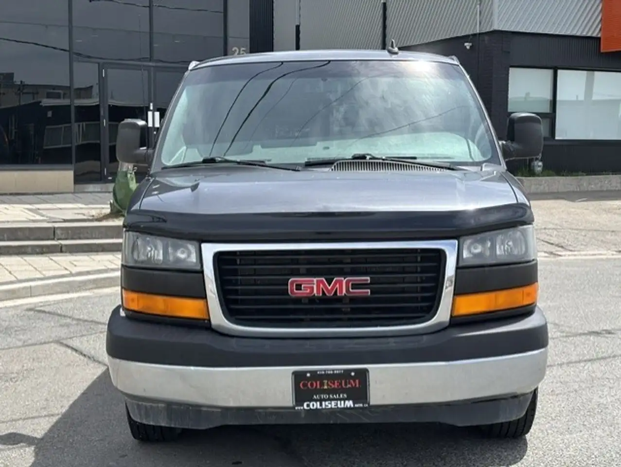 GMC Savana снимка GMC Savana