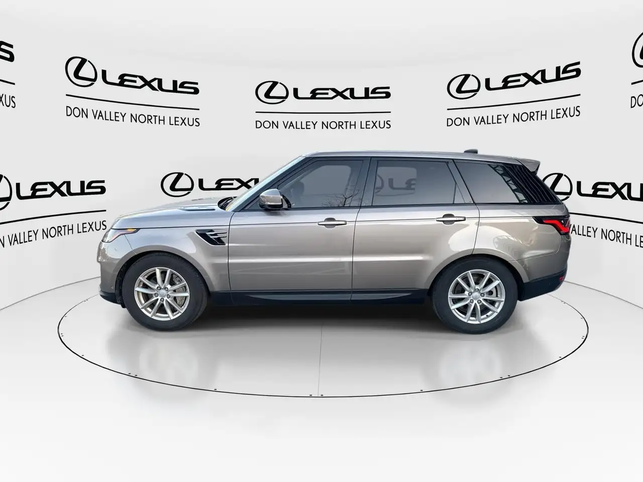 Land Rover Range Rover Sport снимка Land Rover Range Rover Sport