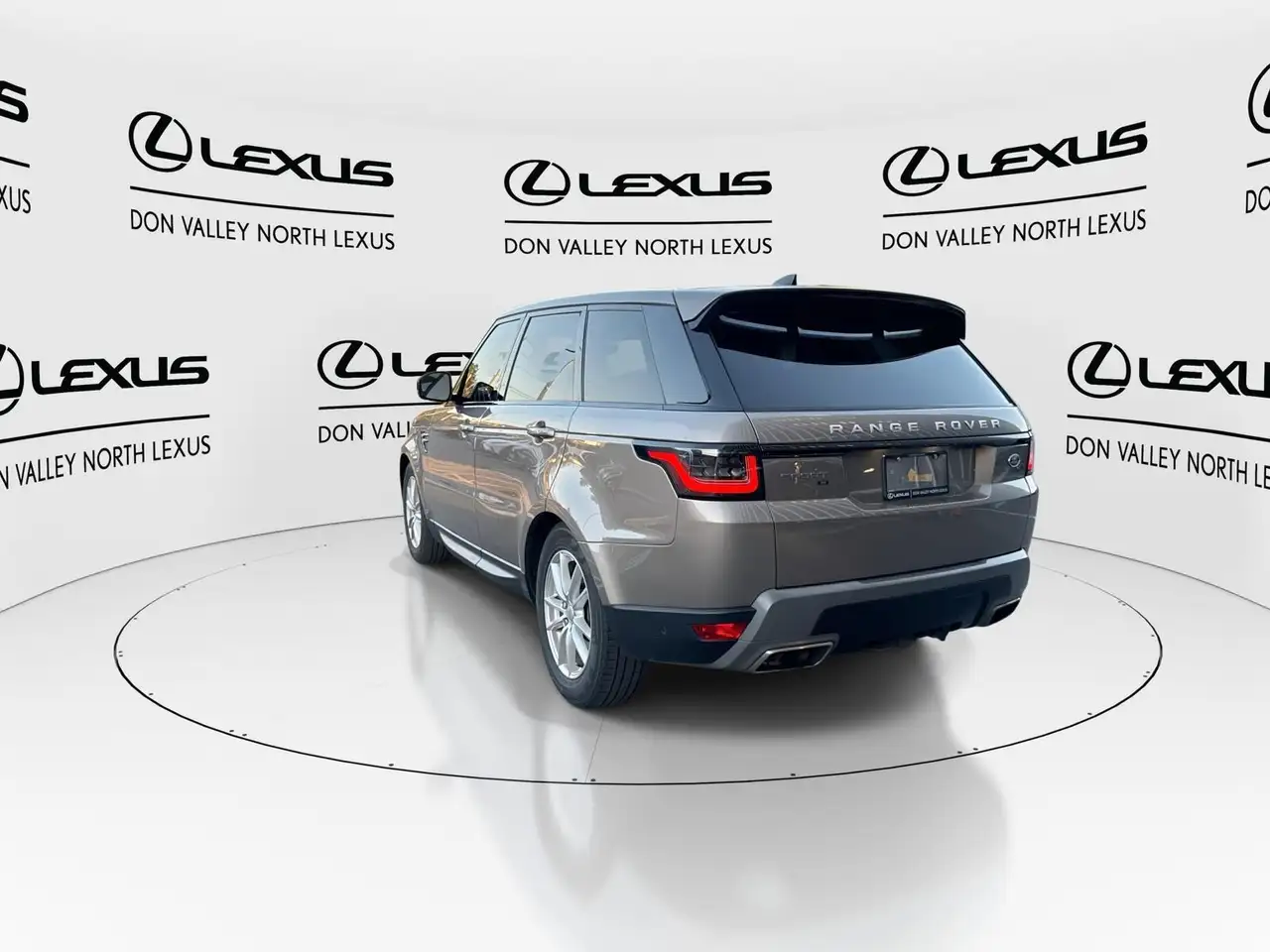 Land Rover Range Rover Sport снимка Land Rover Range Rover Sport