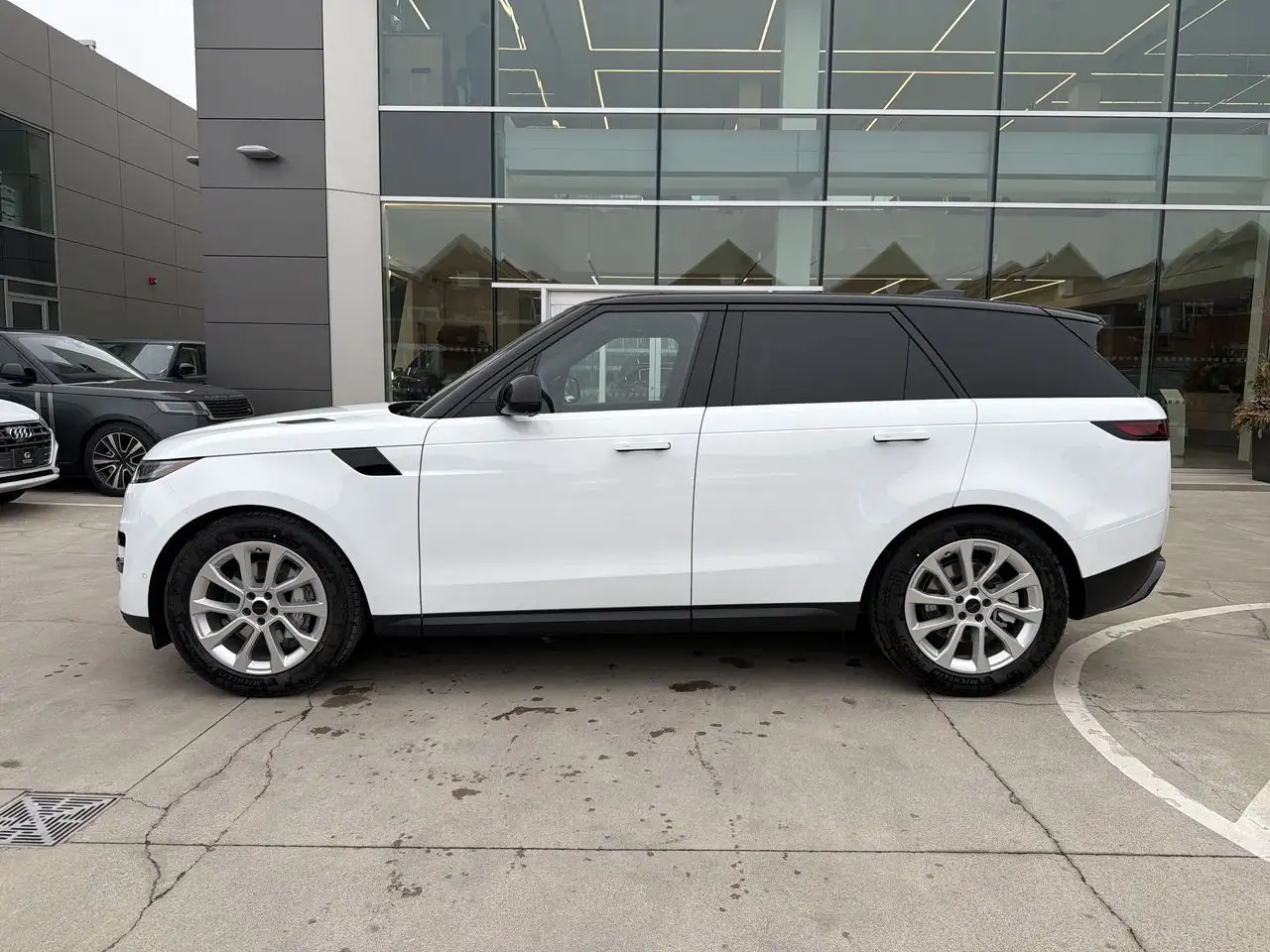 Land Rover Range Rover Sport снимка Land Rover Range Rover Sport