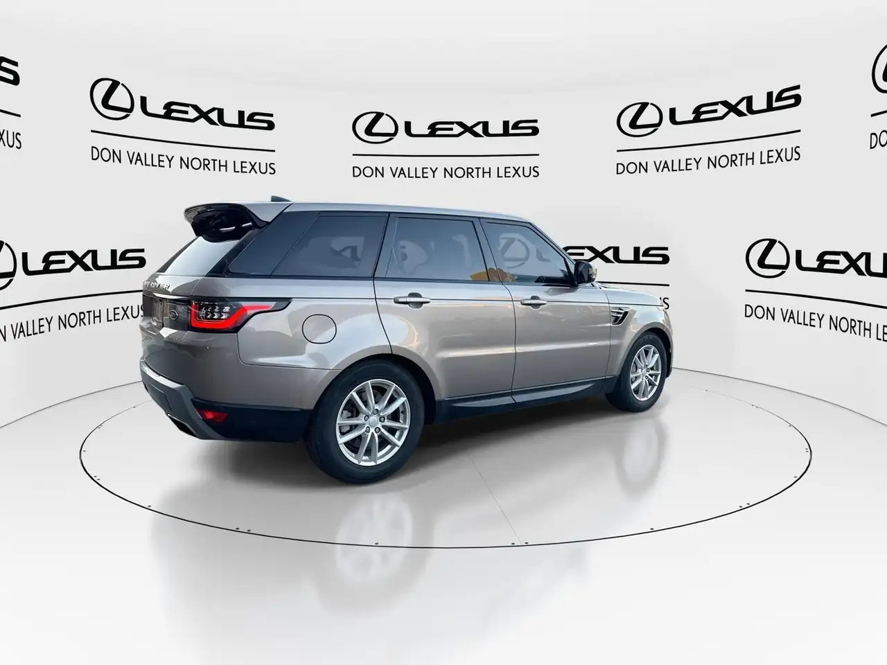 Land Rover Range Rover Sport снимка Land Rover Range Rover Sport