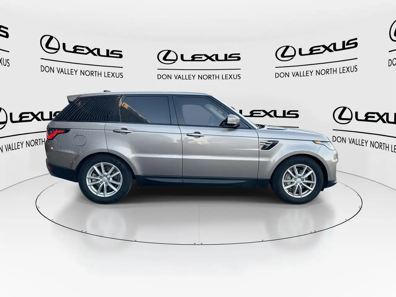 Land Rover Range Rover Sport снимка Land Rover Range Rover Sport
