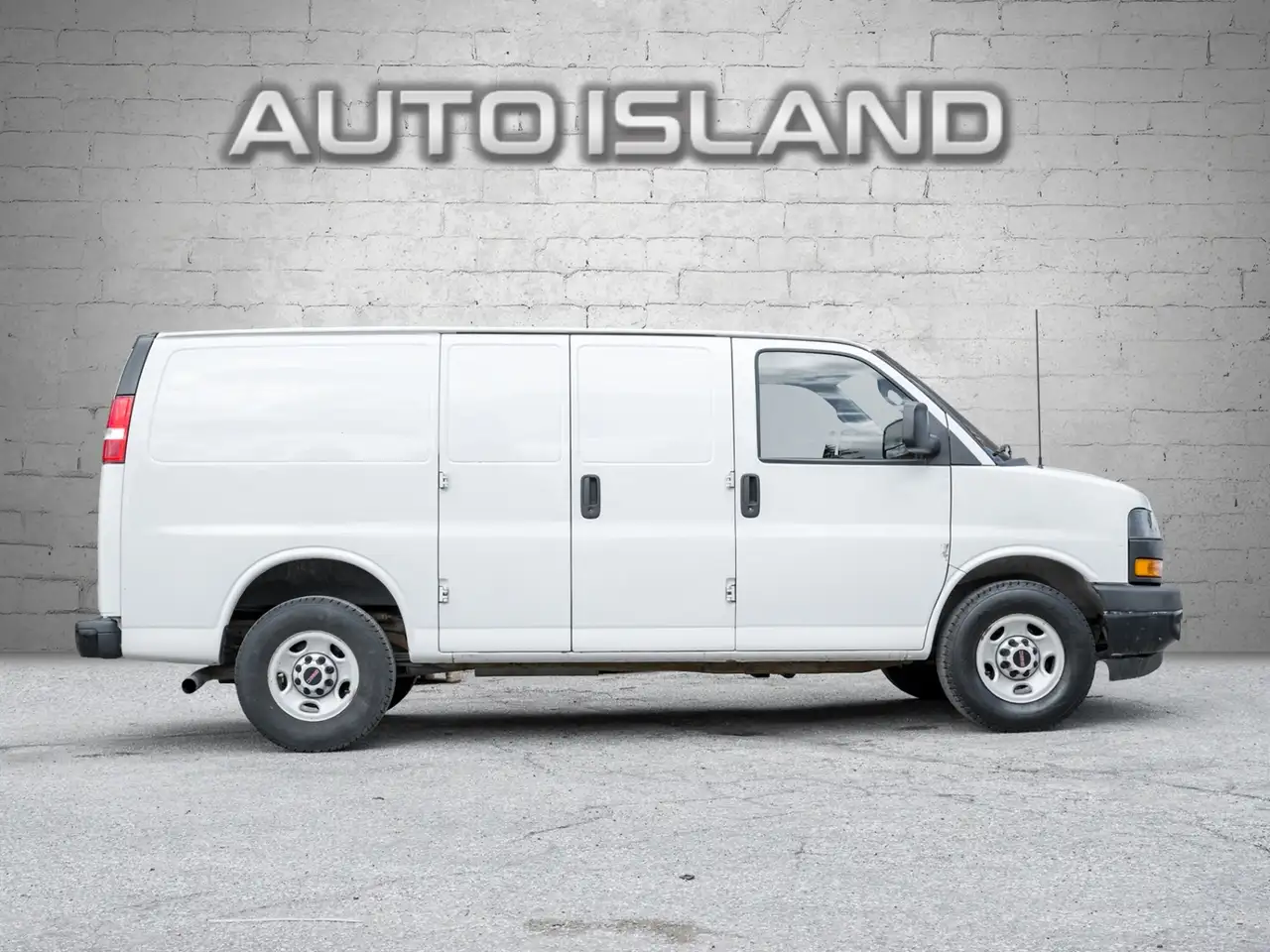 GMC Savana снимка GMC Savana