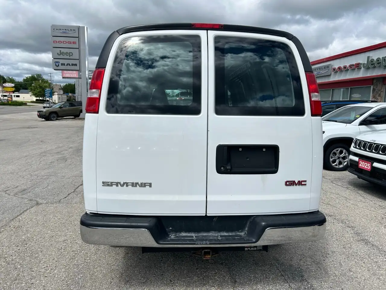 GMC Savana photo GMC Savana