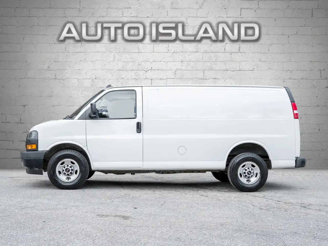 GMC Savana снимка GMC Savana