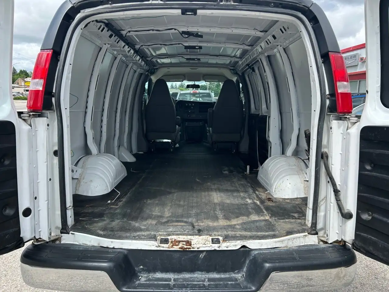 GMC Savana photo GMC Savana