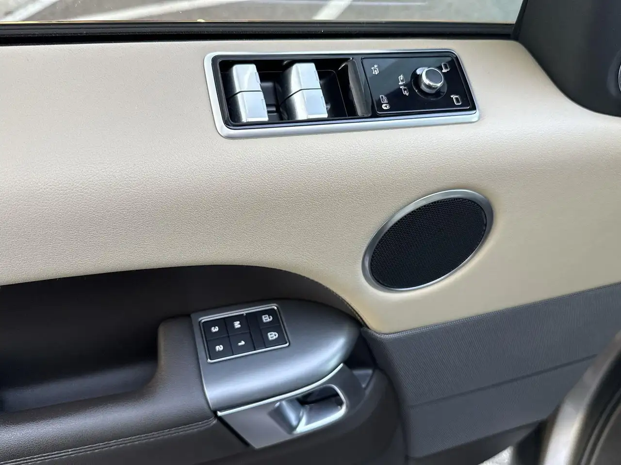 Land Rover Range Rover Sport снимка Land Rover Range Rover Sport