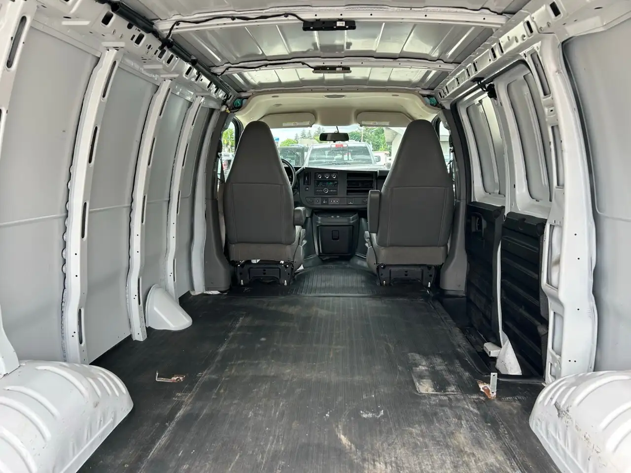 GMC Savana photo GMC Savana