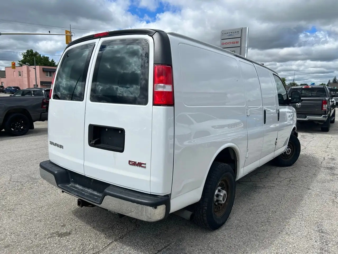GMC Savana photo GMC Savana