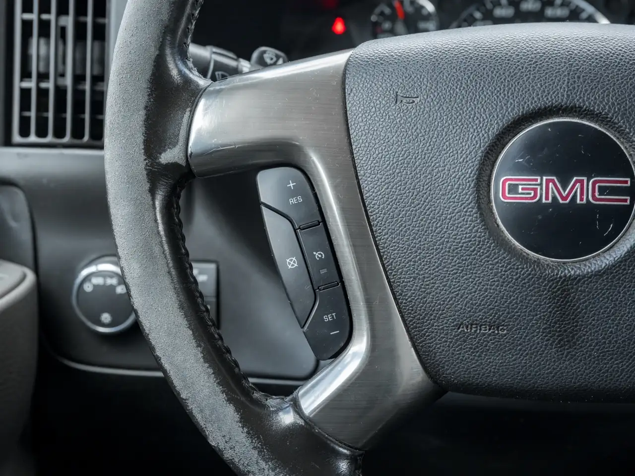 GMC Savana снимка GMC Savana